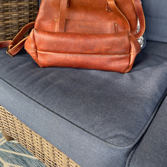 Portland Leather Crossbody Tote Medium - Picture 9 of 11